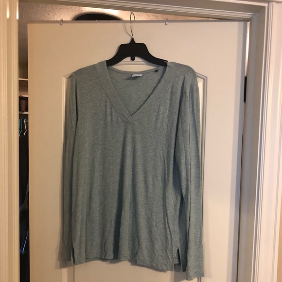 CAbi Tops - CAbi V-Neck, long-sleeved shirt